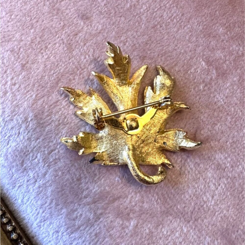Vintage Mid-Century Gold-Tone Maple Leaf Brooch Pin Textured Detailing Unsigned - Picture 6 of 10